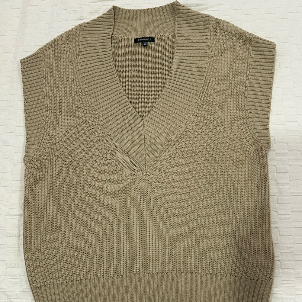 Dynamite V-Neck Sweater in Classic Tan